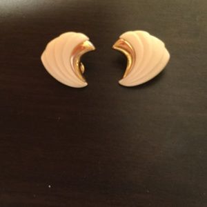 Beautiful vintage Monet earrings